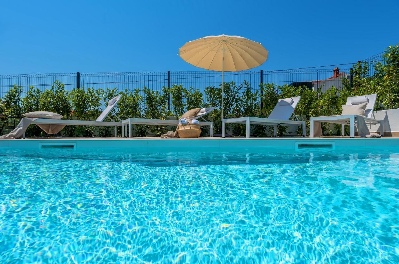 Marula Holiday Home - With Heated Pool Marina Kültér fotó
