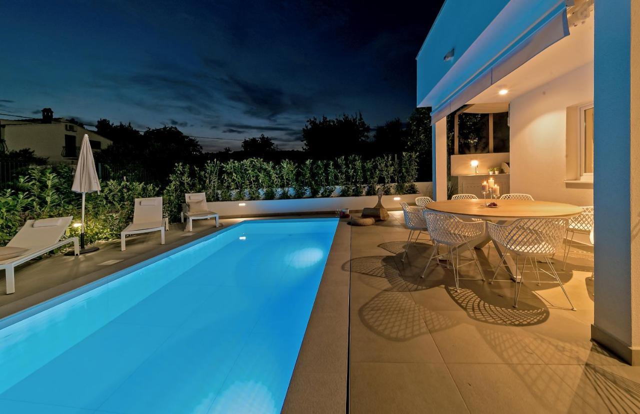 Marula Holiday Home - With Heated Pool Marina Kültér fotó